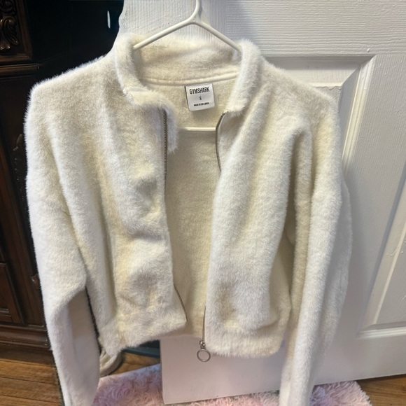 Beautiful comfy gym shark sweater - Picture 3 of 5